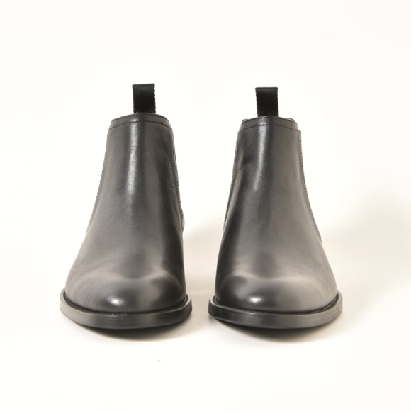 Noir Luxe Chelsea Boots